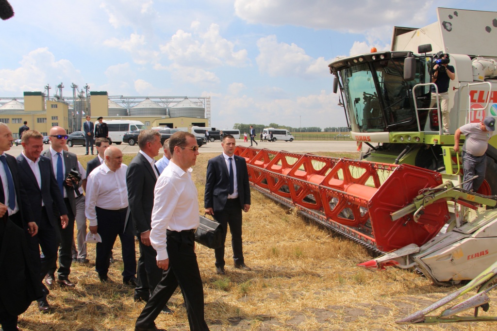 Д.А. Медведев посетил предприятия ГК "Агропромкомплектация"